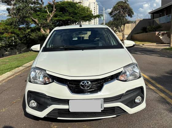 TOYOTA ETIOS 1.5 PLATINUM SEDAN 16V FLEX 4P AUTOMÁTICO TOYOTA ETIOS 1.5 PLATINUM SEDAN 16V FLEX 4P AUTOMÁTICO